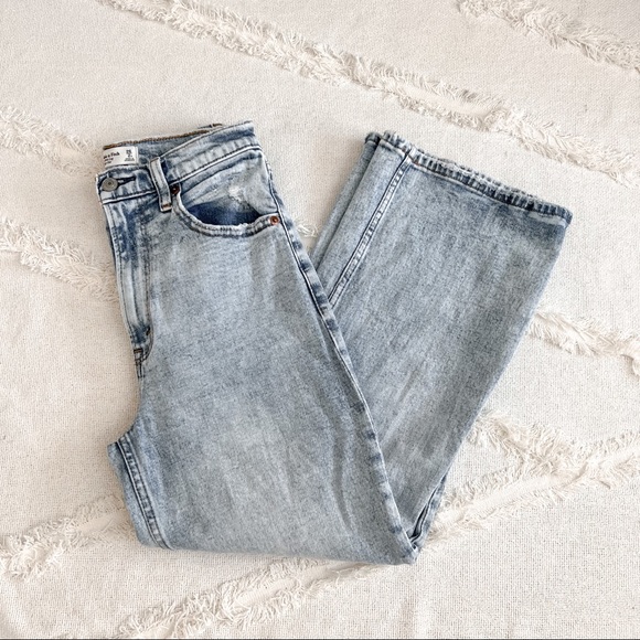 Abercrombie & Fitch Denim - Abercrombie the crop wide leg ultra high rise light wash jeans size 26